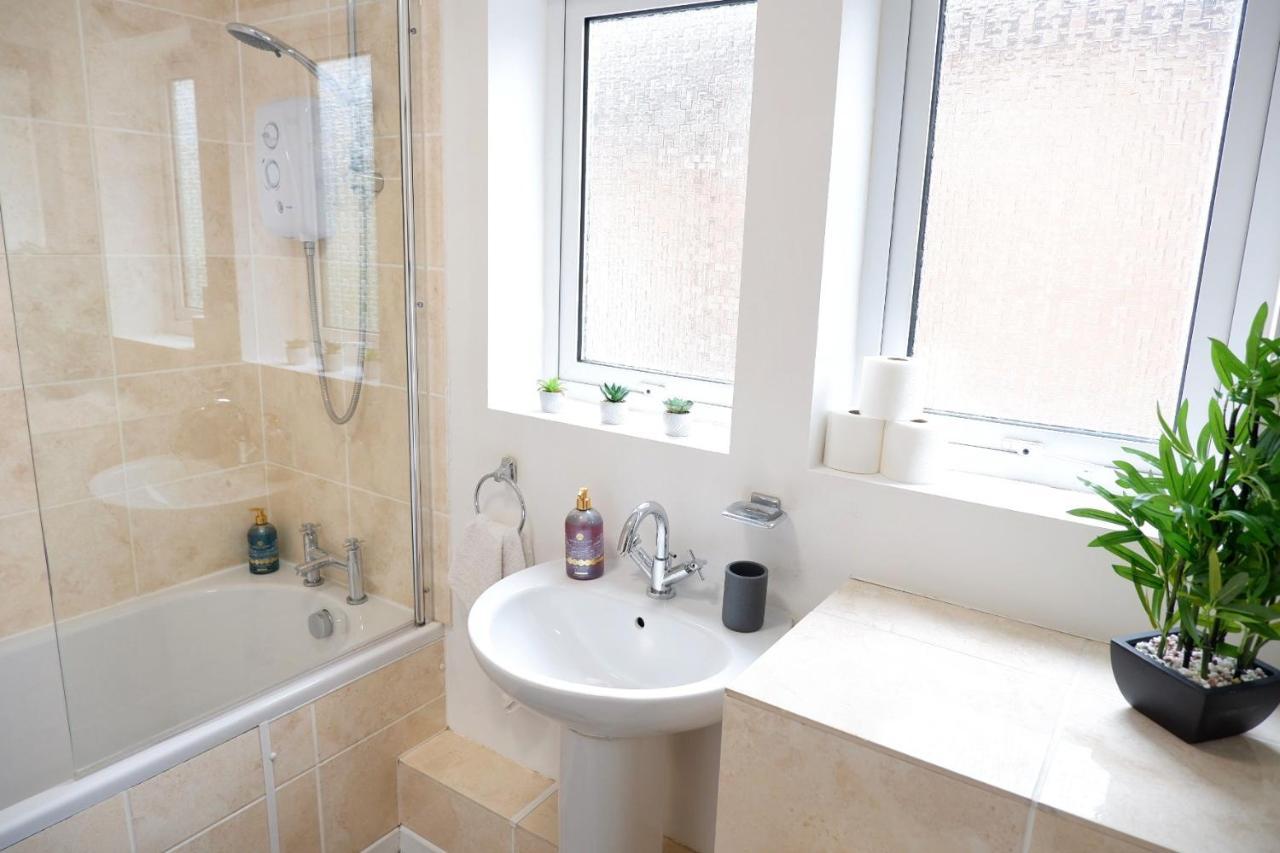 Comfortable And Cozy 4-Bedroom House Near The Hospital كامبريدج المظهر الخارجي الصورة