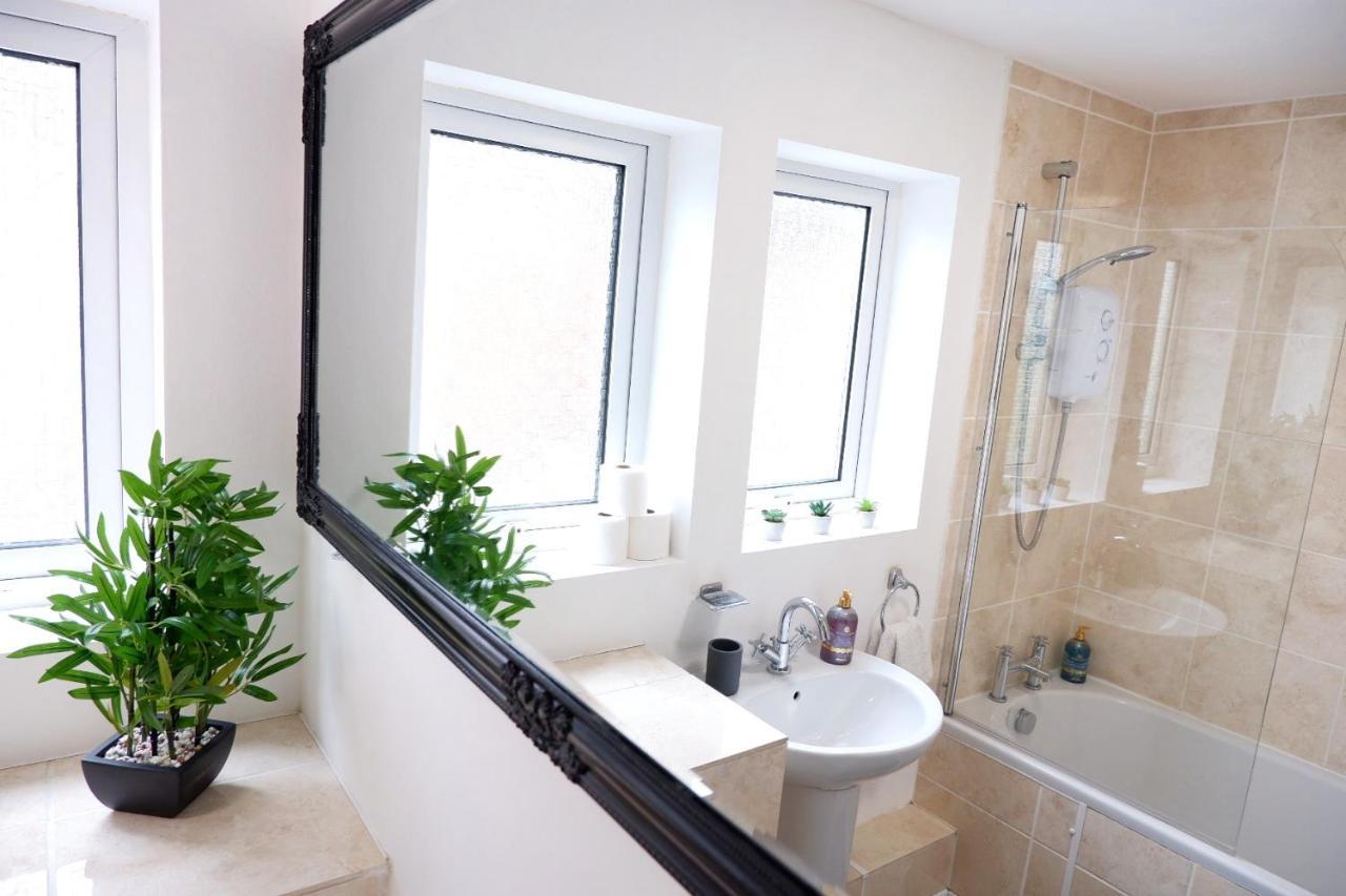 Comfortable And Cozy 4-Bedroom House Near The Hospital كامبريدج المظهر الخارجي الصورة