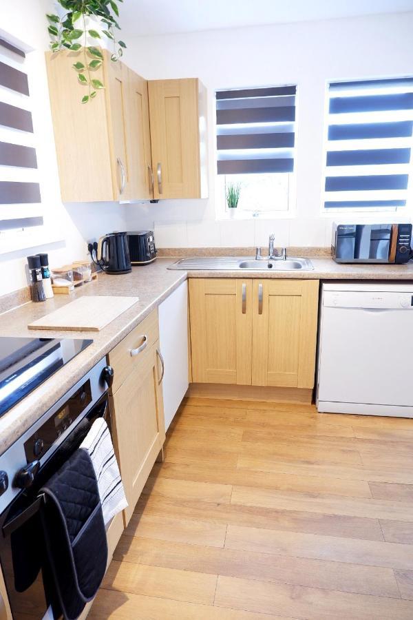 Comfortable And Cozy 4-Bedroom House Near The Hospital كامبريدج المظهر الخارجي الصورة