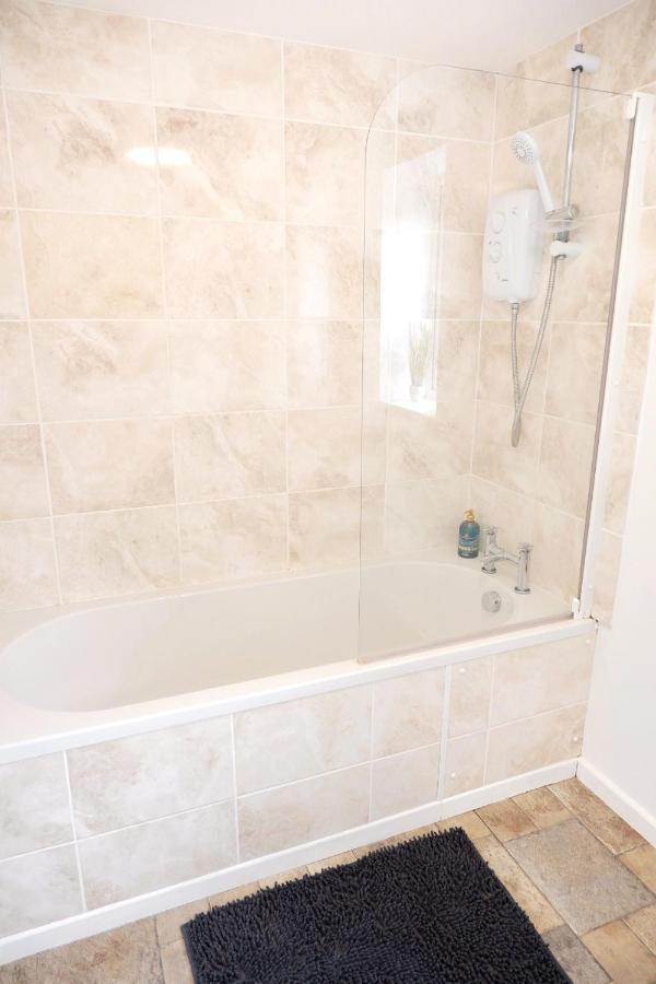 Comfortable And Cozy 4-Bedroom House Near The Hospital كامبريدج المظهر الخارجي الصورة